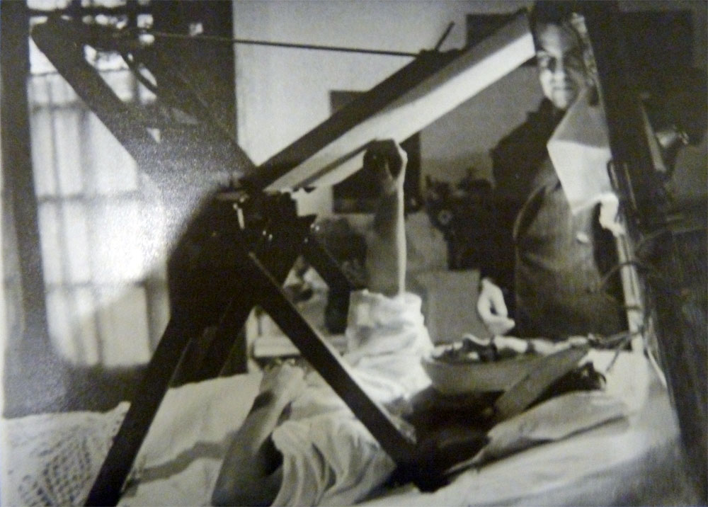 history Frida Kahlo painting in bed